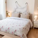 La Fee Maison Bed & Breakfast 3*