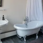 La Fee Maison Bed & Breakfast