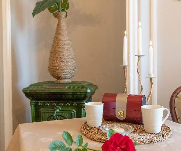 Bed & Breakfast La Fee Maison 3*